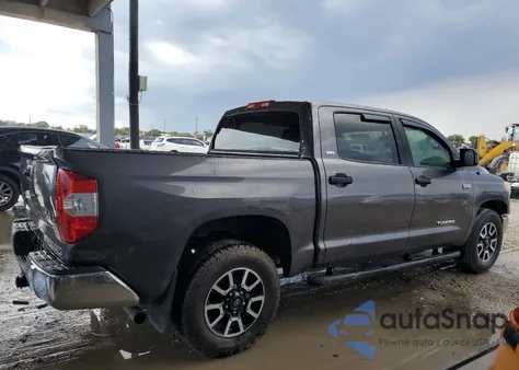 2016 Toyota Tundra Crewmax Sr5 z USA, uszkodzony, nr VIN 5TFEW5F18GX211627